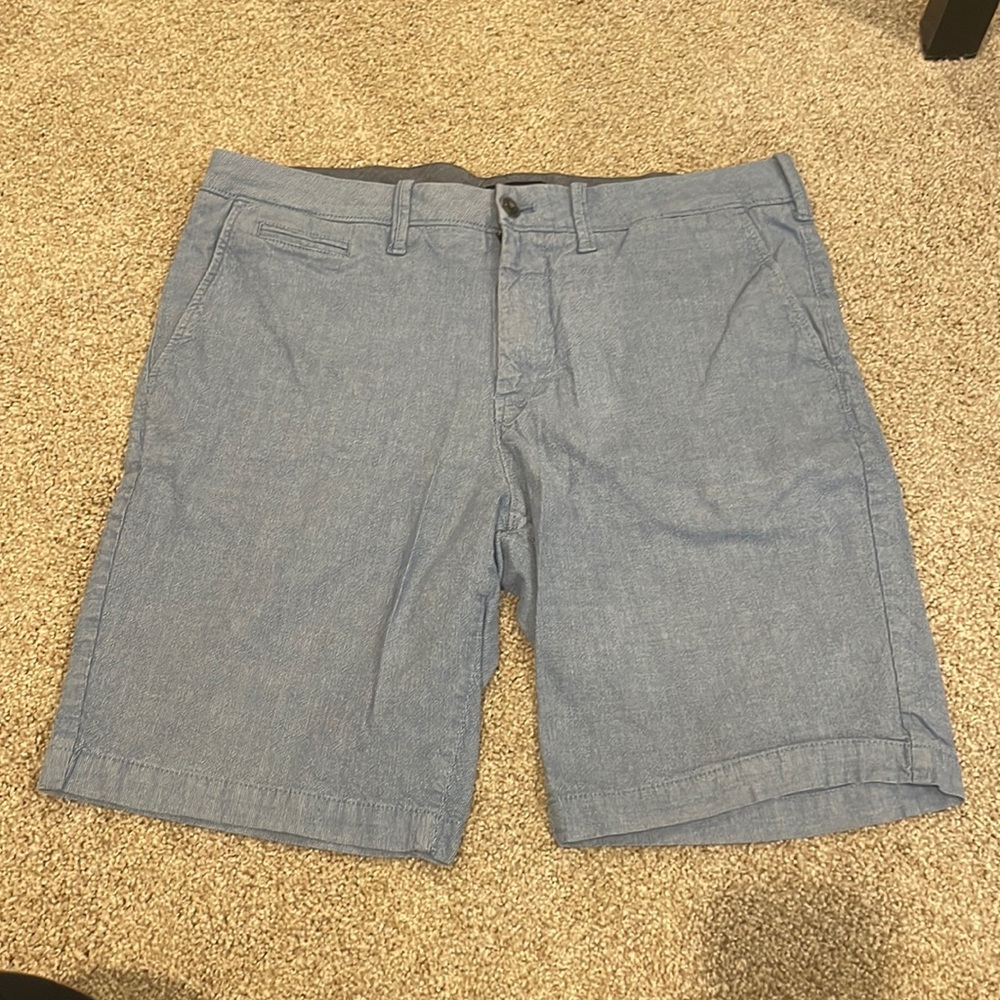Men’s Express Classic At The Knee 10” Inseam Heathered Blue Stretch Shorts